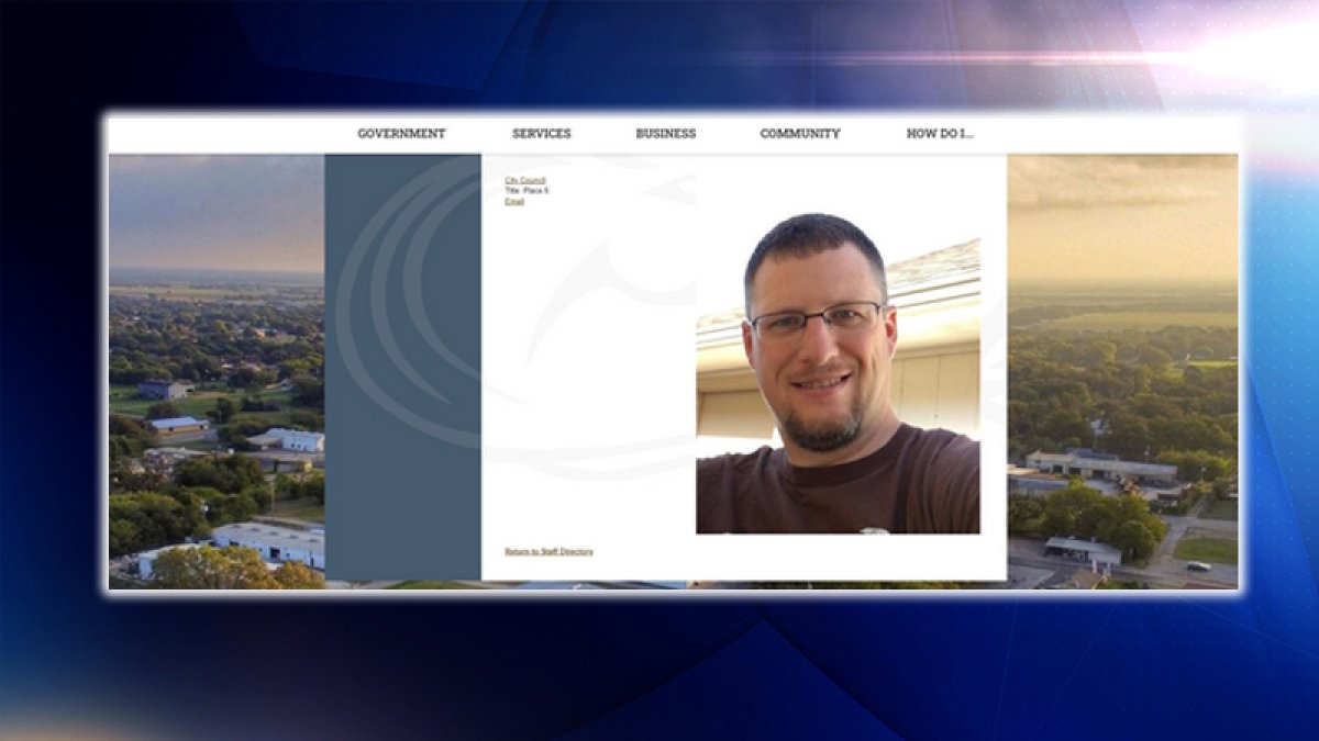 Arrestan a alcalde de Texas acusado de solicitar sexo a un menor de