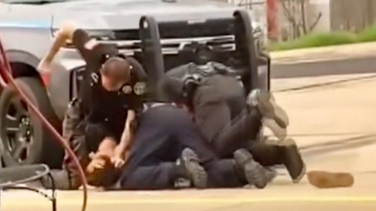 Video Shows Police Beating in Arkansas – NBC Dallas (39)