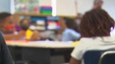 Niños enviados desde Texas a Nueva York reciben ayuda para ir a la escuela