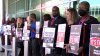 Asistentes de vuelo de Southwest Airlines salen a protestar