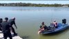 Policía: Rescatan a sujeto en un lago y luego lo arrestan por robo de un arma