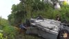 En video: rescatan a dos mujeres atrapadas en un carro que cayó a un canal