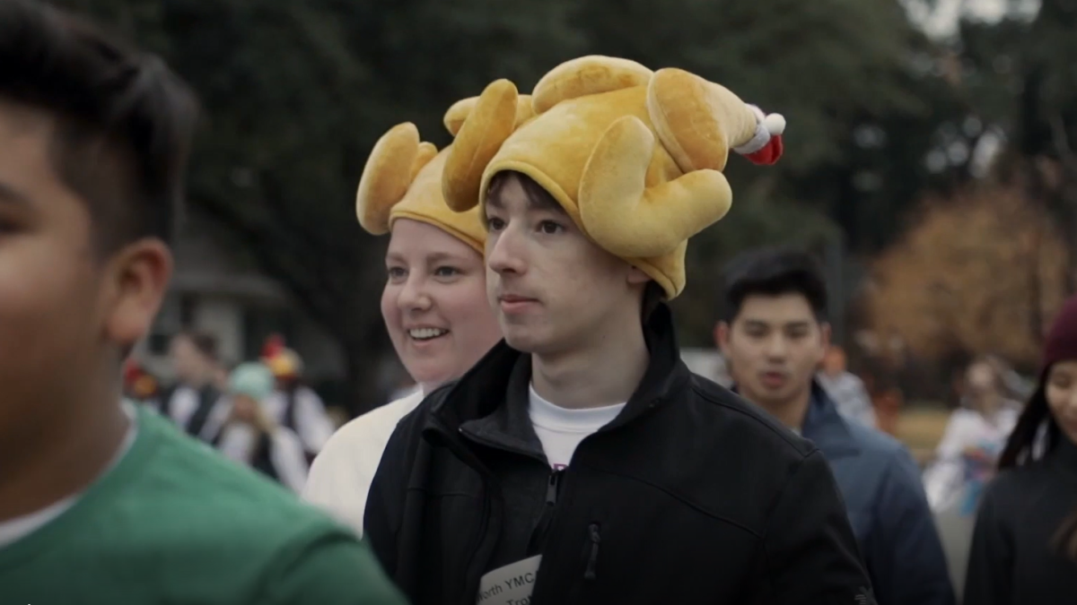 ¿Que es el “YMCA Thanksgiving Turkey Trot”? Telemundo Dallas (39)