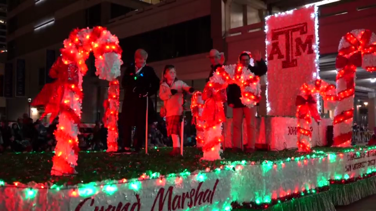 Fort Worth hosts Texas’ largest illuminated holiday parade Sunday NBC