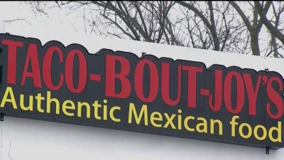 El deseo navideño de una hija buscando clientes para la taquería de su madre se hace viral