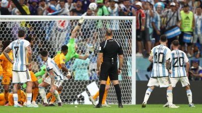 Tiro libre de Messi casi termina en gol
