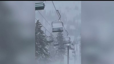 En video: telesillas de resort de esquí se mueven violentamente por la fuerza del viento de la tormenta en California