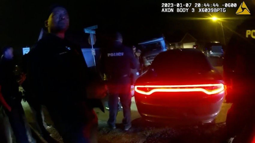 Las imágenes de la cámara corporal de la policía de Memphis muestran la paliza fatal a Tyre Nichols