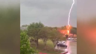 En video: captan el momento en que cae un rayo en Euless