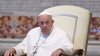 El papa Francisco sigue recuperándose de la cirugía, permanecerá hospitalizado