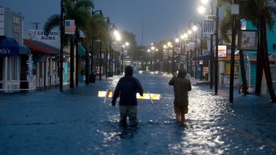 La furia del huracán Idalia: Florida siente su peligrosa marejada ciclónica