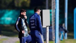 Messi llega a Argentina para la doble cita mundialista contra Paraguay y Perú