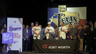 Los Rangers continúan celebrando su triunfo