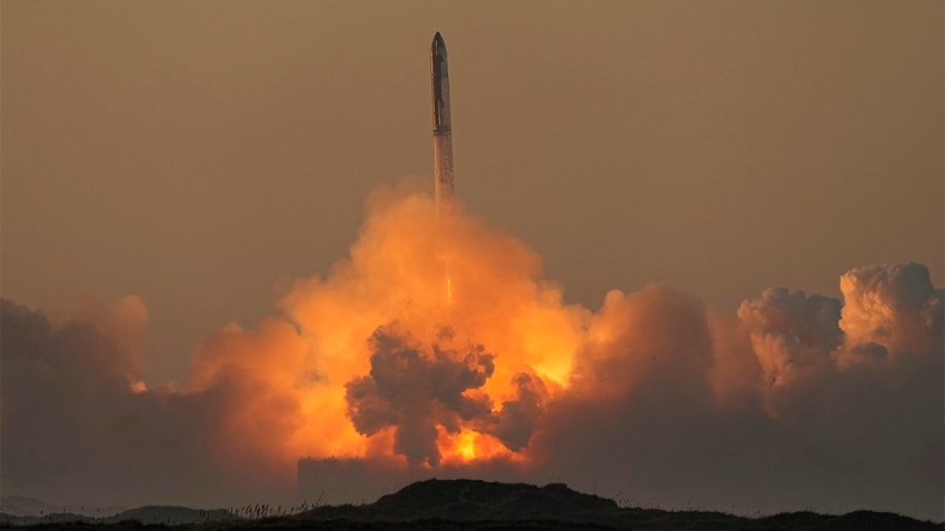 El mega cohete Starship de SpaceX realiza un vuelo de prueba desde la base estelar de Boca Chica, Texas.