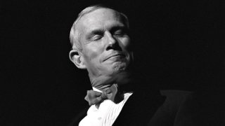 El famoso comediante estadounidense Tom Smothers.