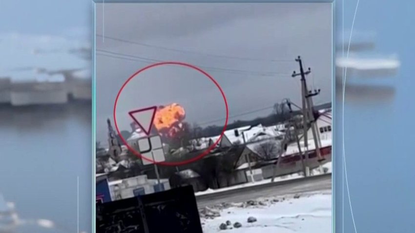 En video: el momento en que avión ruso se desploma y explota en llamas