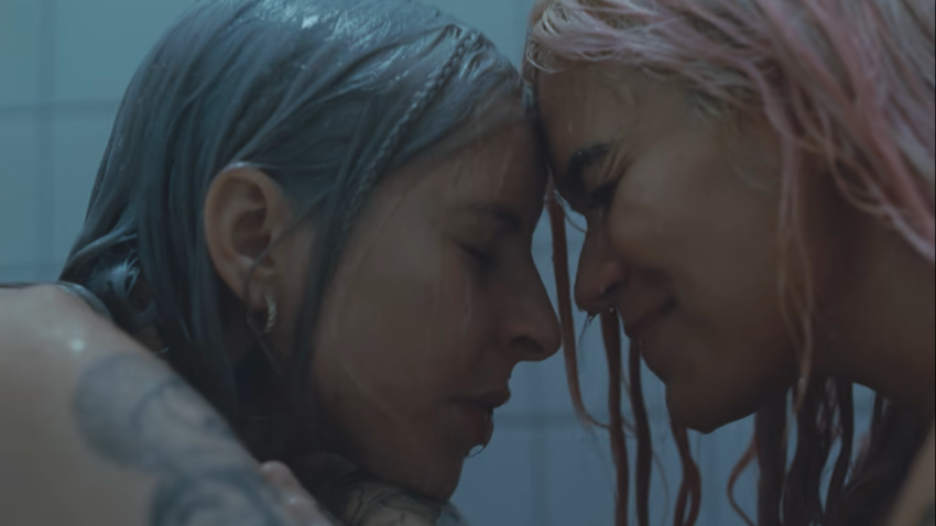 ¿Karol G está enamorada de otra mujer? Su nuevo video musical causa revuelo
