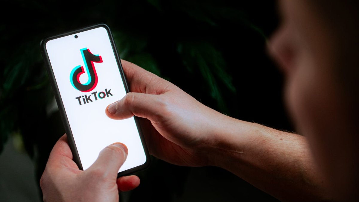 Woman spends stolen money on Tik Tok coins – Telemundo Dallas (39)