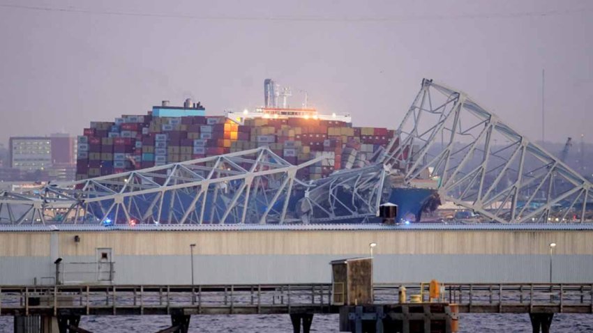 Imágenes aéreas del puente colapsado en Baltimore tras el impacto de un barco de carga
