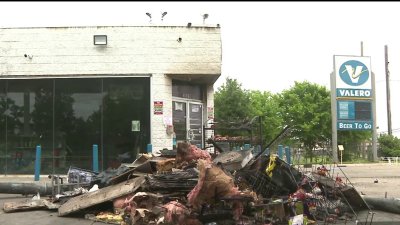 Investigan incendio provocado en una gasolinera en Dallas