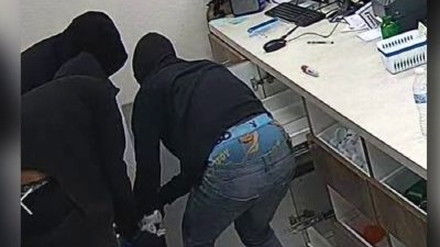 Buscan a sospechoso de robar farmacia en Fort Worth