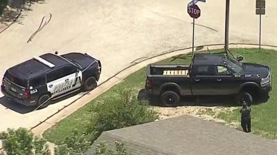 Policía de Arlington dispara contra sospecho