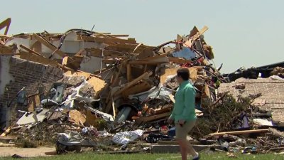 En ruinas casas y calles destruidas en Celina tras tornado