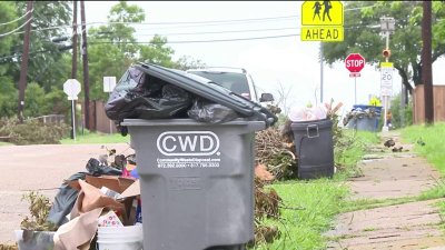Varias ciudades del Metroplex atrasados en el proceso de limpieza tras tormentas