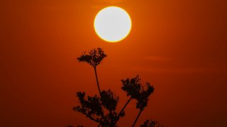 Sale el sol en medio de altas temperaturas en Ciudad de México, el 23 de mayo.