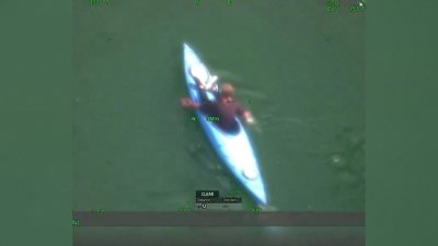 En video: huye de la policía en un kayak durante persecución en Washington