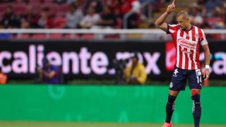 Javier Hernández de Chivas hace un gesto durante el partido de la primera ronda entre Chivas y Toluca como parte del Torneo Apertura 2024 de la Liga MX en el Estadio Akron el 6 de julio de 2024 en Zapopan, México.