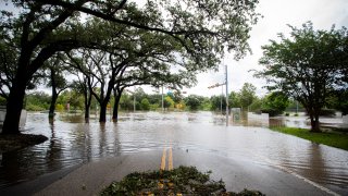 Beryl azotó Houston como un huracán el lunes.