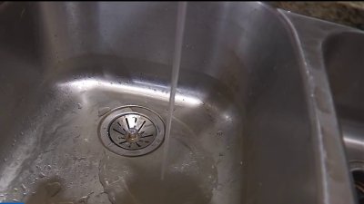 Continúa el problema del agua contaminada en Grand Prairie