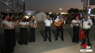 Mariachi Vaquero apoyando con su música a los Dallas Cowboys