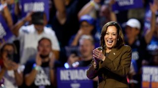 Kamala Harris propone que Medicare cubra gastos de cuidadores de mayores en el domicilio