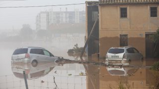 Vista general de una alquería en Sedaví anegada a causa de las lluvias torrenciales de las últimas horas.