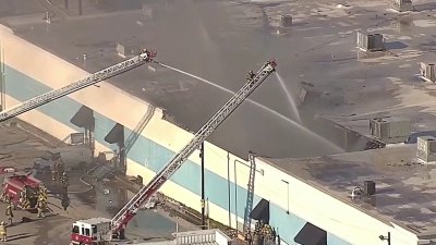 Comerciantes afectados tras incendio en Plaza Latina