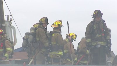 Incendio consume parte de edificio vacío en Dallas