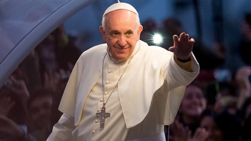 RIO DE JANEIRO, BRAZIL – JULY 26:  Pope Francis waves from the Popemobile on his way to attend the Via Crucis on Copacabana Beach during World Youth Day celebrations on July 26, 2013 in Rio de Janeiro, Brazil. More than 1.5 million pilgrims are expected to join the pontiff for his visit to the Catholic Church’s World Youth Day celebrations which is running July 23-28. (Photo by Buda Mendes/Getty Images)