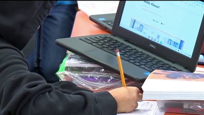 Superintendente de DISD critica la evaluación a estudiantes y no habla de la seguridad