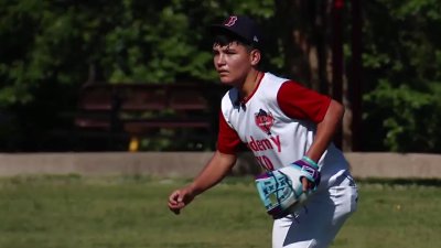 Adolescente del Metroplex busca el sueño de Grandes Ligas