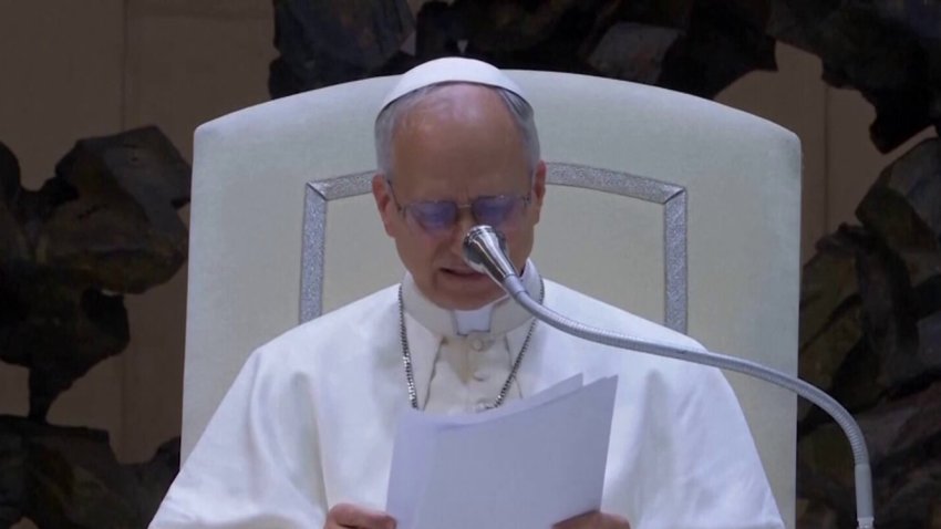 El papa León XIV sostiene su primer encuentro con la prensa