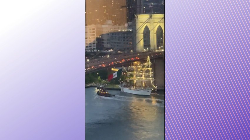 Buque de la Armada de México choca contra el Puente de Brooklyn