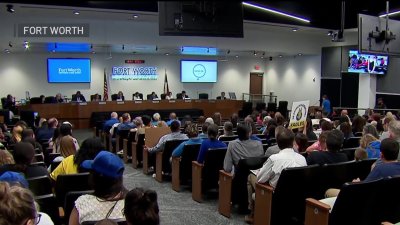 Tristeza y decepción entre padres de familia de Fort Worth