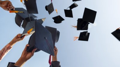 Los desafíos de los recién graduados en el Metroplex