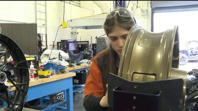 Alumna hispana de Garland ISD gana competencia dominada por hombres