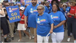 Opal Lee participa en ‘Opal’s Walk for Freedom’ (Caminata por la Libertad de Opal) en Fair Park el día 16 de junio