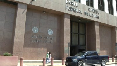 Tensa calma en cortes de migración en Dallas