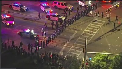 Líderes discuten los derechos de manifestantes en protestas en el norte de Texas