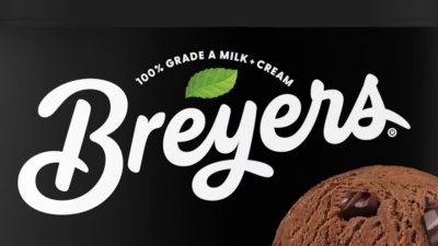 ¿Compras helados Breyers? Retiran miles de envases de un sabor específico